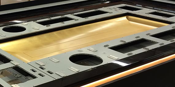 Deckenelemente mit Blattmetall für Yachtinnenausbau